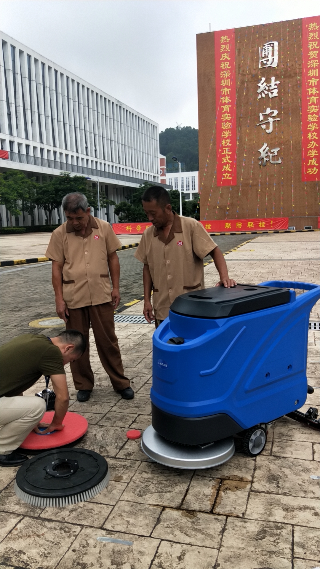 深圳潔臣士洗地機為企業(yè)清潔帶來(lái)哪些好處(圖1)