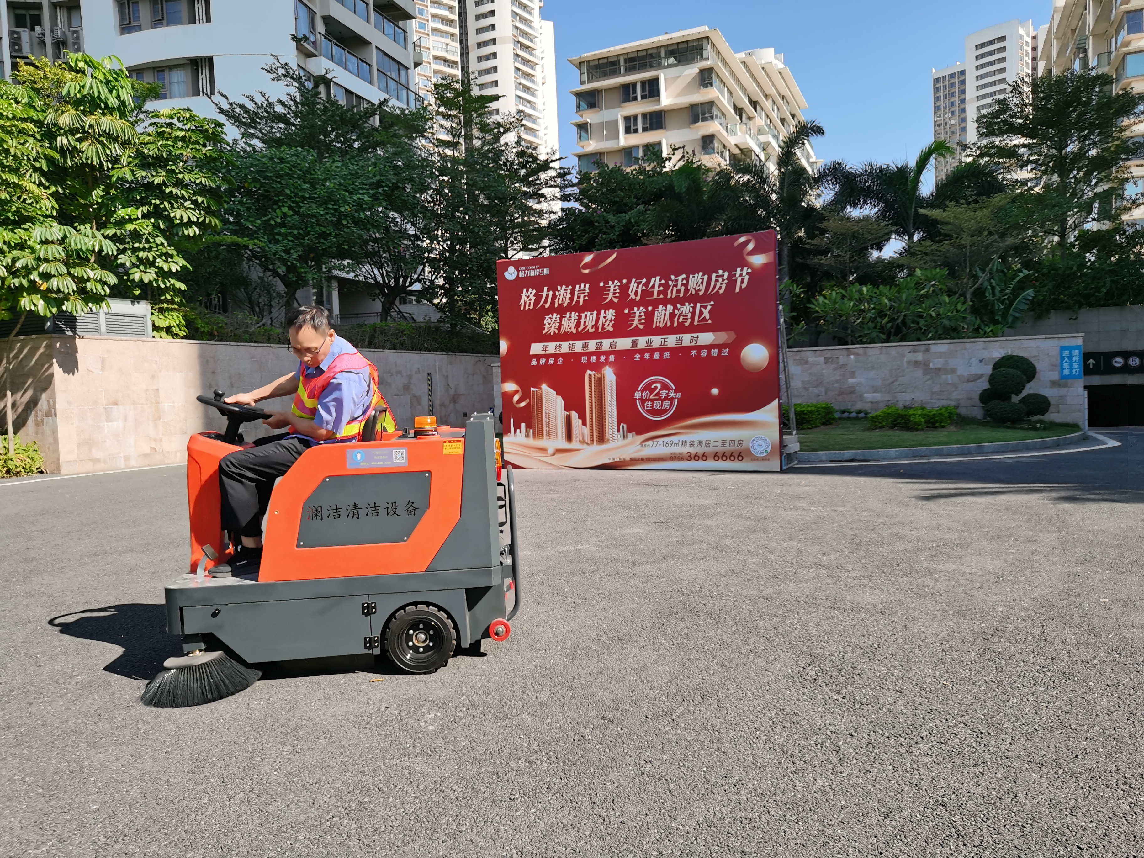 小區落葉太多怎么辦？掃地機，您值得擁有！(圖1)