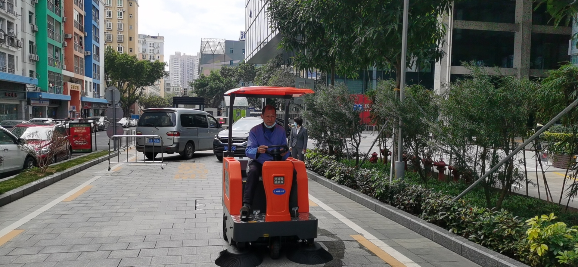 物業(yè)小區道路應如何選擇掃地機(圖1)